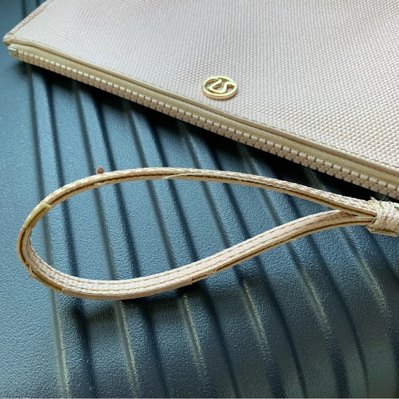 Lululemon Light Pink Clutch Wristlet Pouch Gold Logo Polyvinyl Zipper Pull - Picture 11 of 15